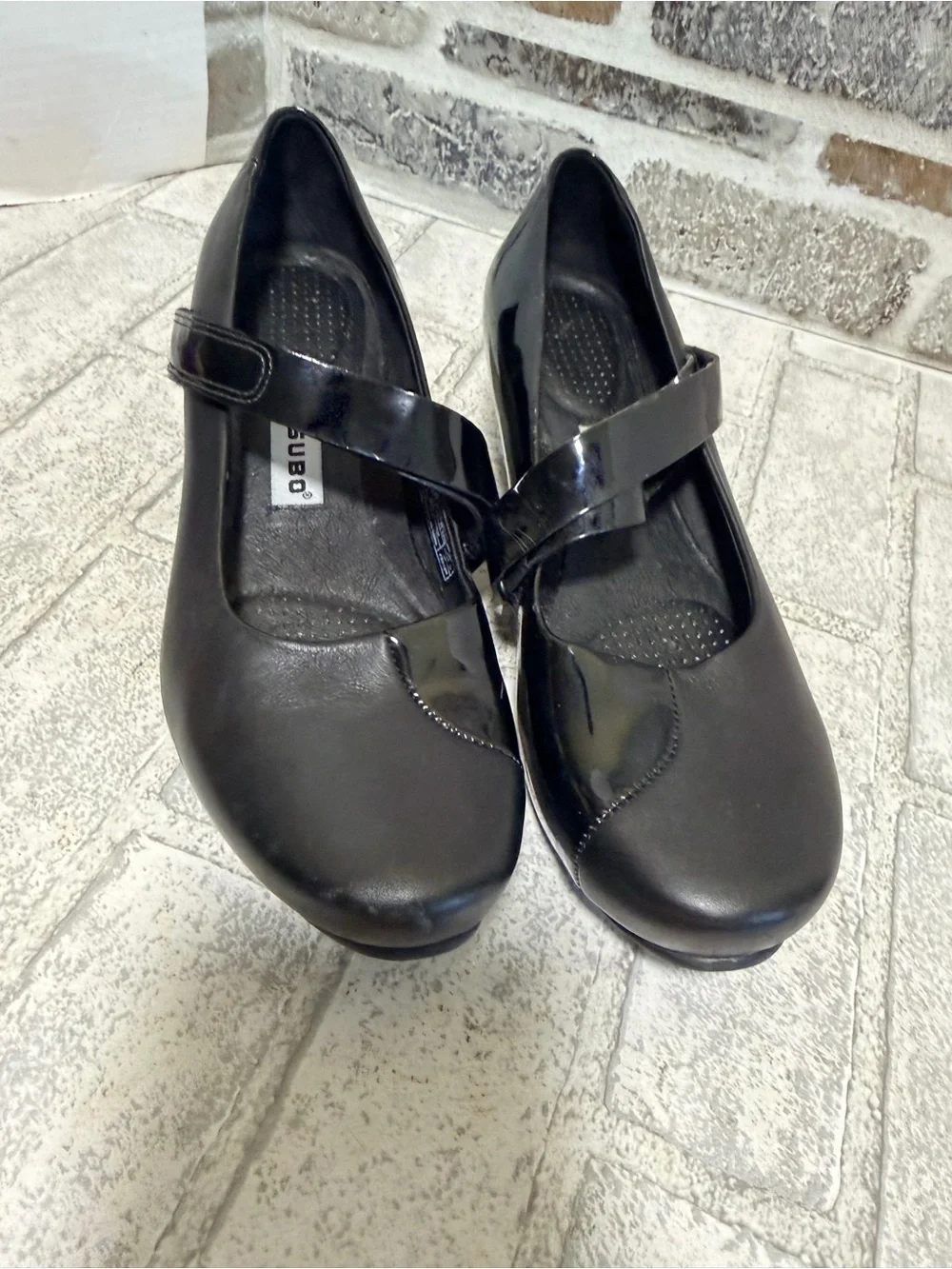 Tsubo Black Patent-Trim Mary Jane wedge shoes 6.5